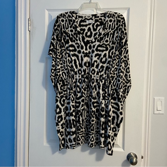 Calvin Klein Tops - Calvin Klein Women’s Leopard Print Short Dolman Sleeve Tunic / Kaftan Top Size 6